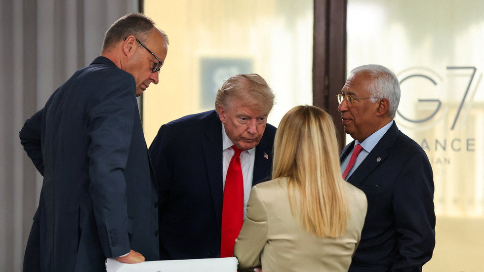 „Taliansko nikdy neprosí“: Meloniová kritizuje Trumpa za „vykonštruovanú“ fotografiu