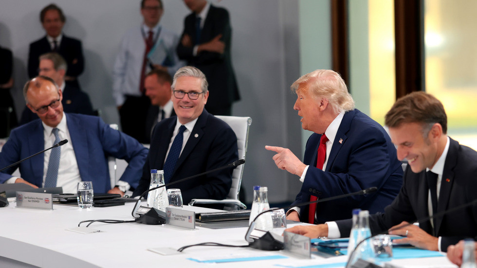 Trump spôsobuje odchádzajúcemu Starmerovi utrpenie