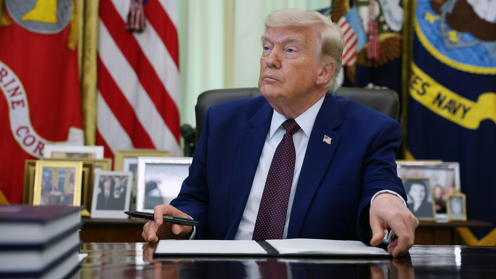 Trump nariadil vyšetrovanie ropných gigantov kvôli navyšovaniu cien pohonných hmôt