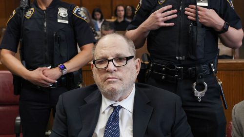 Weinstein bol po odvolaní proti rozsudku za znásilnenie poslaný na opätovné odsúdenie