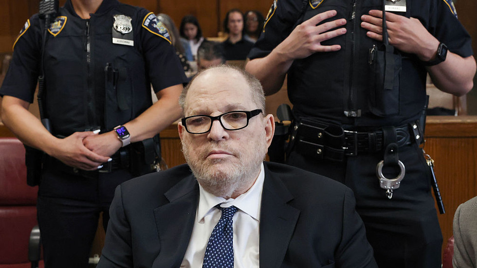 Weinstein bol po odvolaní proti rozsudku za znásilnenie poslaný na opätovné odsúdenie