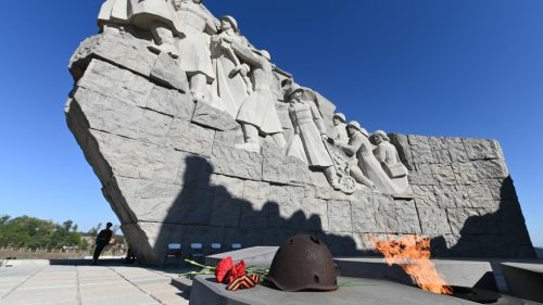 Najmenej 12 zranených pri ukrajinskom útoku na ruský pamätník z druhej svetovej vojny, vyhlásil guvernér