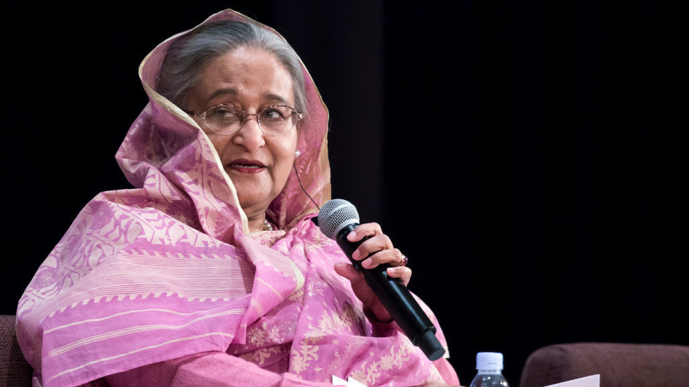 Zosadená premiérka sľubuje návrat do Bangladéša napriek trestu smrti