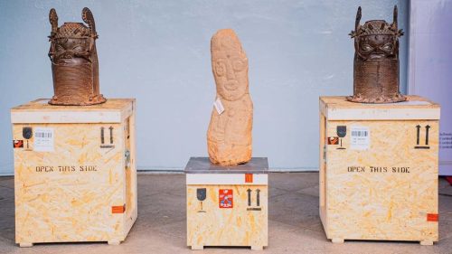 Švajčiarsko vracia ulúpené africké artefakty