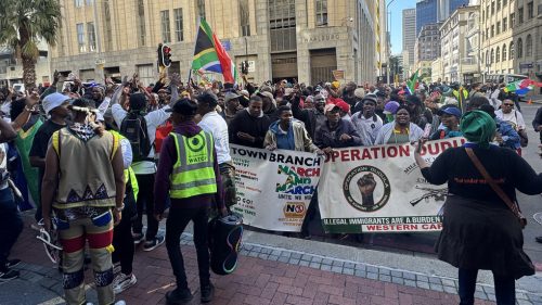 Počas protestov proti imigrantom v Južnej Afrike zatkli viac ako 900 ľudí