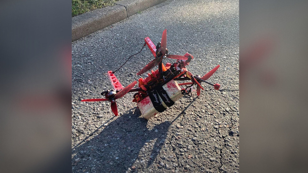 Dron s falošnou bombou zasiahol ruské veľvyslanectvo v krajine NATO
