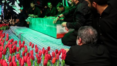 Irán varuje USA a „sionistický režim“ pred útokmi na Chameneího pohreb