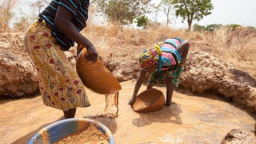 Hlavný africký producent zlata sprísňuje kontrolu nad ťažbou