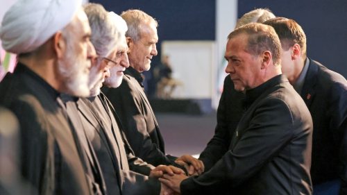 USA nemali dôvod útočiť na Irán, vyhlásil Medvedev