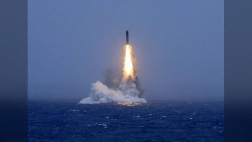 Čína vykonala vzácny test balistickej rakety odpálenej z ponorky