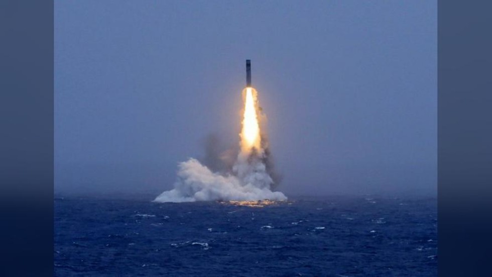 Čína vykonala vzácny test balistickej rakety odpálenej z ponorky Čína vykonala vzácny test balistickej rakety odpálenej z ponorky