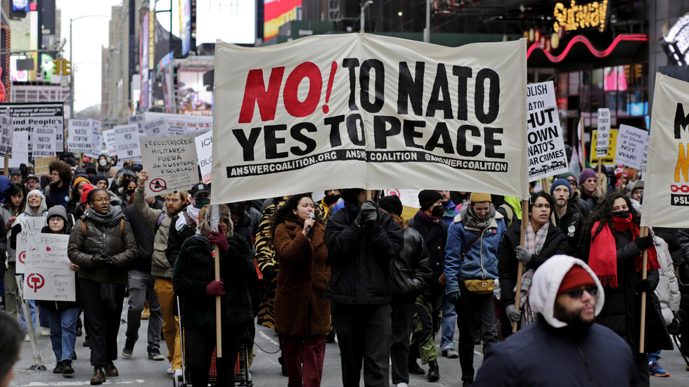 Menej ako polovica Američanov dôveruje NATO – Politico Menej ako polovica Američanov dôveruje NATO – Politico