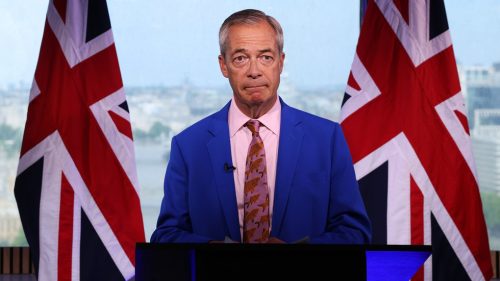 Nigel Farage odstupuje, aby vynútil voľby