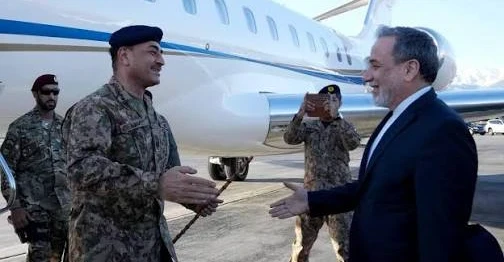 Araghchi tvrdí, že americké útoky porušujú dohodu v Islamabade