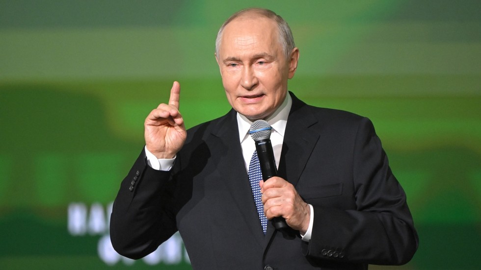 Putin sľubuje zdrvujúcu odpoveď na ukrajinské útoky Putin sľubuje zdrvujúcu odpoveď na ukrajinské útoky