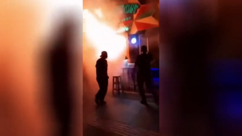 Desiatky obetí požiaru v bare v Bangkoku