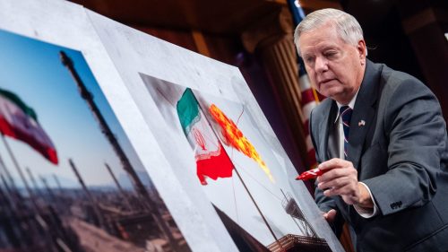Prepáčte, konšpirační teoretici, Lindsey Graham nestojí za vašu námahu.