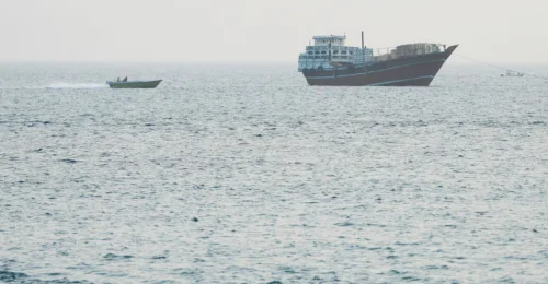 Prepravné spoločnosti sa vyhýbajú trasám cez Hormuz s pokynmi USA