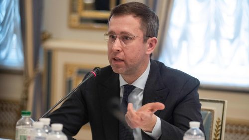 Ukrajinský parlament zvolil nového premiéra spojeného s Mindičom, ktorý je spájaný s „Zelenského peňaženkou“.