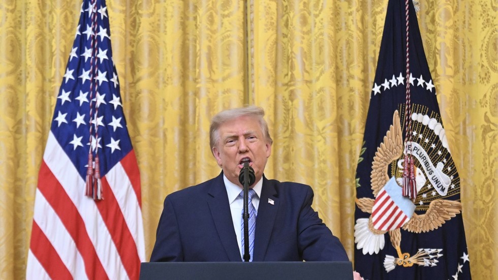 Trump sa uchyľuje k téme „čo sa stane“ po tom, čo iránsky útok zabil amerických vojakov Trump sa uchyľuje k téme „čo sa stane“ po tom, čo iránsky útok zabil amerických vojakov