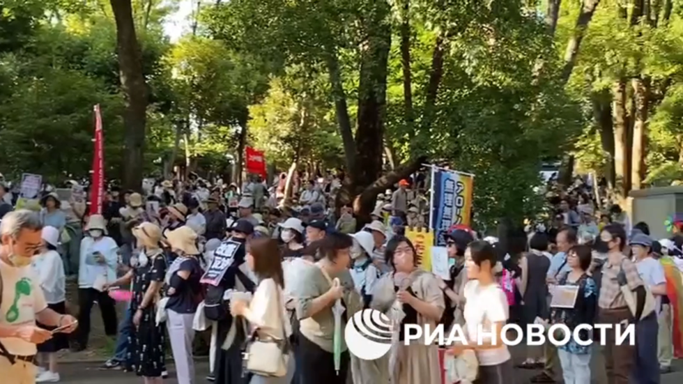 Tisíce ľudí protestujú v Tokiu proti rastúcemu militarizmu