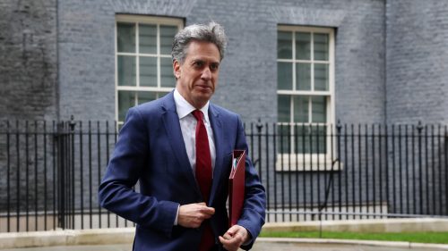 Kto je Ed Miliband, kontroverzný nový britský minister zahraničných vecí?