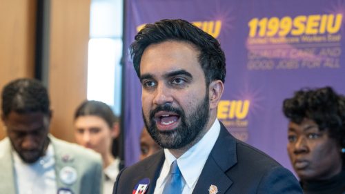 Izrael obviňuje starostu New Yorku z „antisemitského“ útoku nožom (VIDEO)