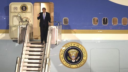 Trump vymenil lietadlá kvôli obavám z atentátu – NYT