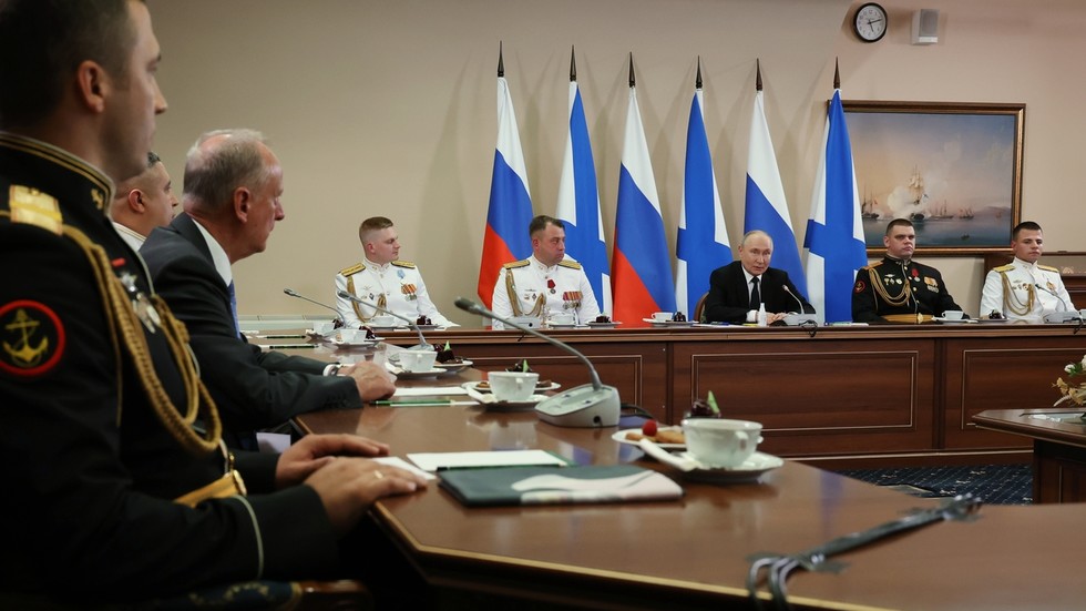 K nepriateľským akciám proti ruskej obchodnej flotile musíme pristupovať ako k boju proti „pirátstvu“, vyhlásil Putin K nepriateľským akciám proti ruskej obchodnej flotile musíme pristupovať ako k boju proti „pirátstvu“, vyhlásil Putin