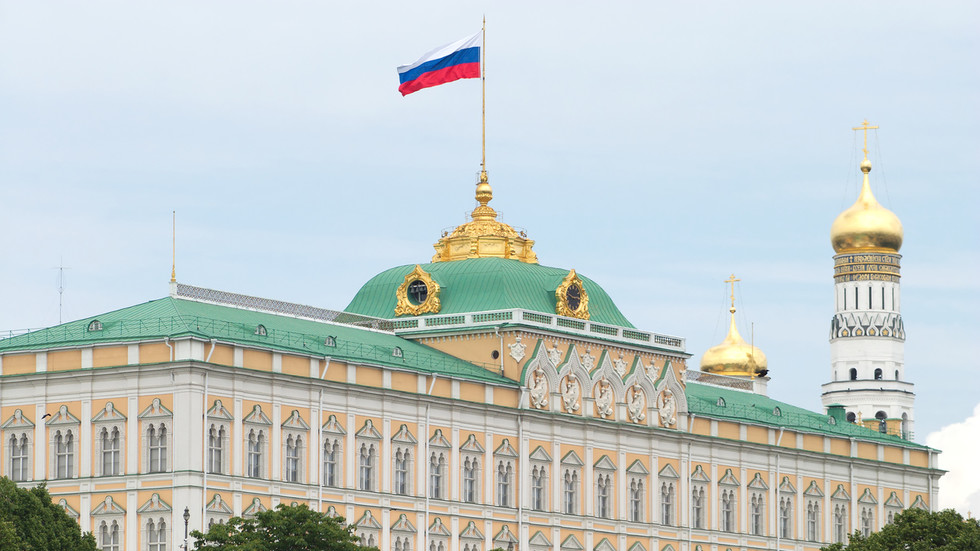 Putin sa stretol s poslancami Štátnej dumy: Ako sa to stalo