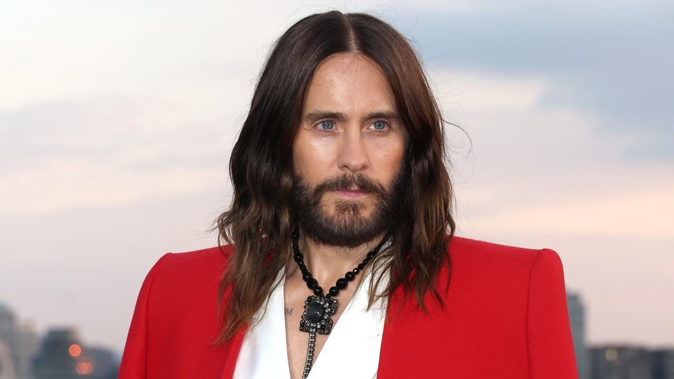 Jared Leto čelí novým obvineniam zo sexuálneho obťažovania maloletých. Jared Leto čelí novým obvineniam zo sexuálneho obťažovania maloletých.