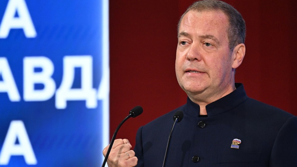 Rusko neprežije bez víťazstva na Ukrajine - Medvedev