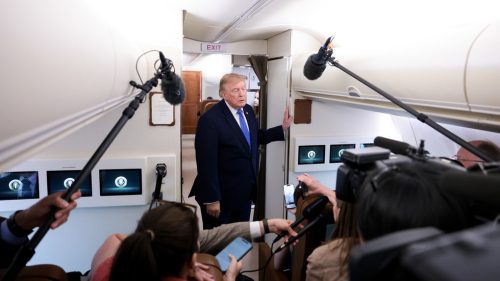 Trump naznačuje rozhovory s Iránom, keďže Truth Social začína predávať rýchly prístup k jeho príspevkom