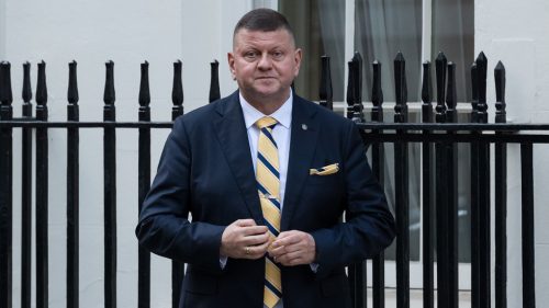 Ukrajina „nikdy nevstúpi“ do NATO – hlavný rival Zelenského
