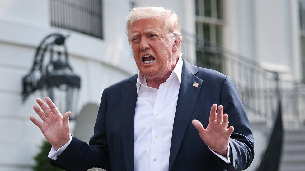 Trump kritizuje washingtonský „ComPost“ ako „zradný“ Trump kritizuje washingtonský „ComPost“ ako „zradný“