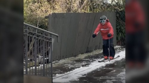 Kiwi lyžujú na uliciach mesta uprostred antarktickej explózie (VIDEO)