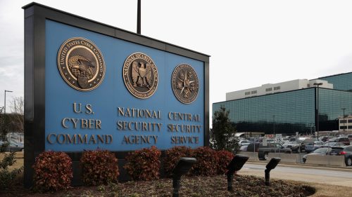 „Zhluk samovrážd“ zasiahol amerických vojenských hackerov – Bloomberg