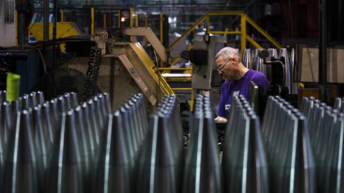 Pentagon tlačí na výrobcov zbraní, aby zvýšili produkciu, keďže vojna v Iráne vyčerpáva zásoby – WaPo