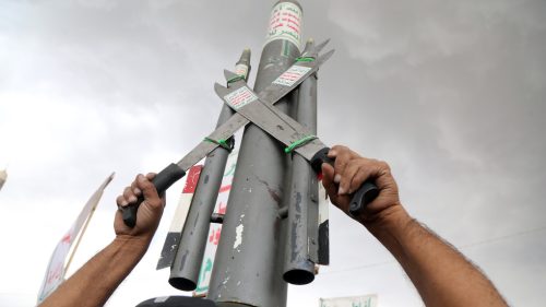 Jemenskí Hútíovia spustili raketovú paľbu na jednotky podporované Saudskou Arábiou (VIDEÁ)