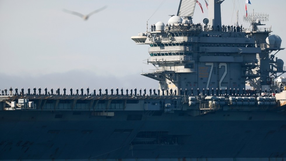 Unavení námorníci z americkej lode pri Iráne sa pokúsili skočiť cez palubu – Military Times