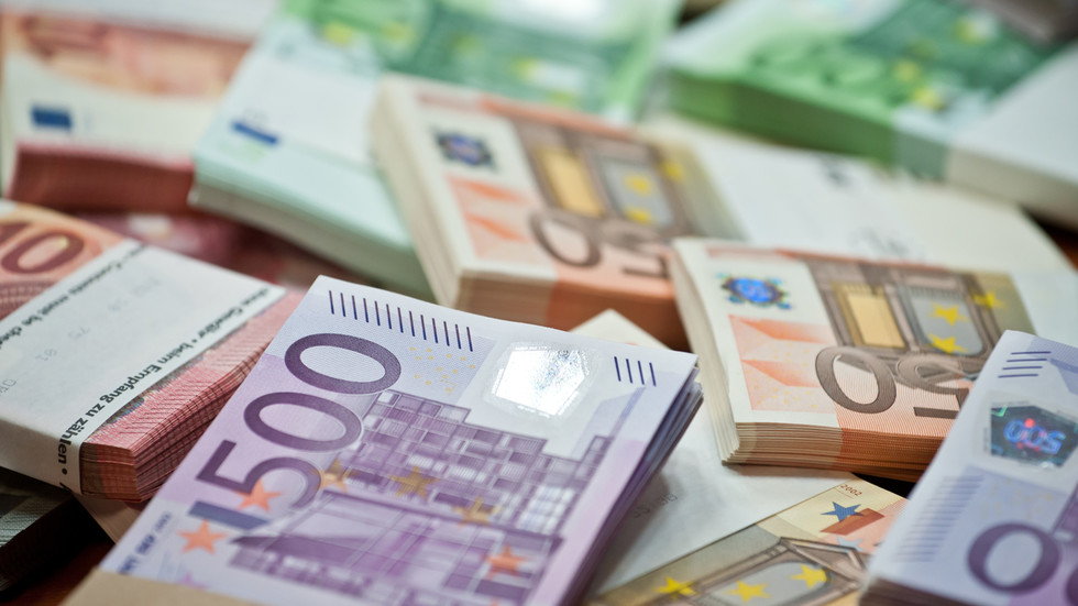 EÚ netuší, kto zaplatí Ukrajine 90 miliárd eur za pôžičku, vyhlásil europoslanec. EÚ netuší, kto zaplatí Ukrajine 90 miliárd eur za pôžičku, vyhlásil europoslanec.