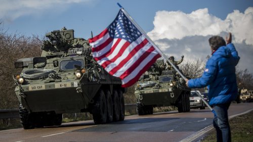 USA zadávajú členom NATO „test lojality“ – Bloomberg