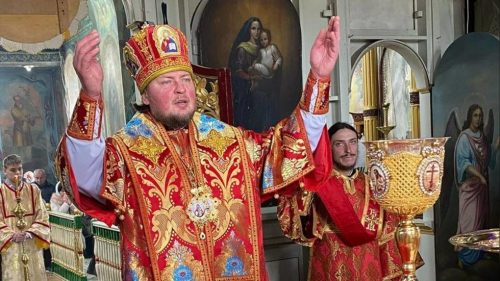 Ukrajinskí odvodní úradníci zadržali pravoslávneho biskupa počas zásahu proti cirkvi
