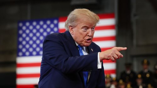Trump hrozí, že Omán „zbombarduje do smrti“.