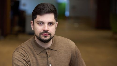 Ukrajinské tlačové gangy fungujú ako organizovaný zločin, tvrdí poslanec Zelenského strany