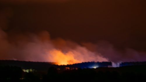 Belgicko bojuje s rekordným lesným požiarom blízko nemeckých hraníc (VIDEO)