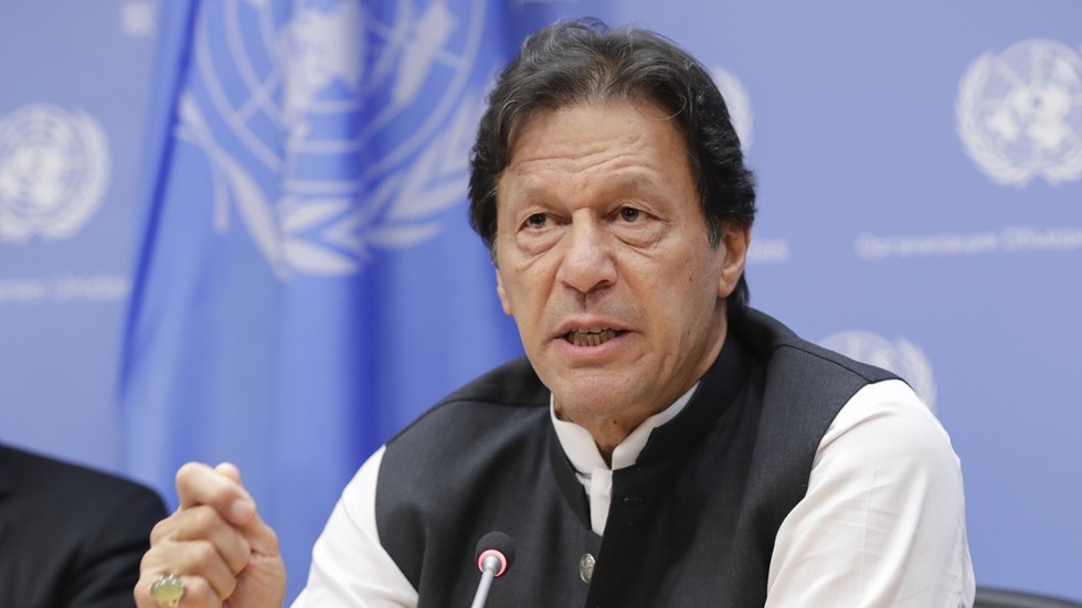 Súd nariadil prevezenie väzneného bývalého pakistanského premiéra Imrana Chána do nemocnice