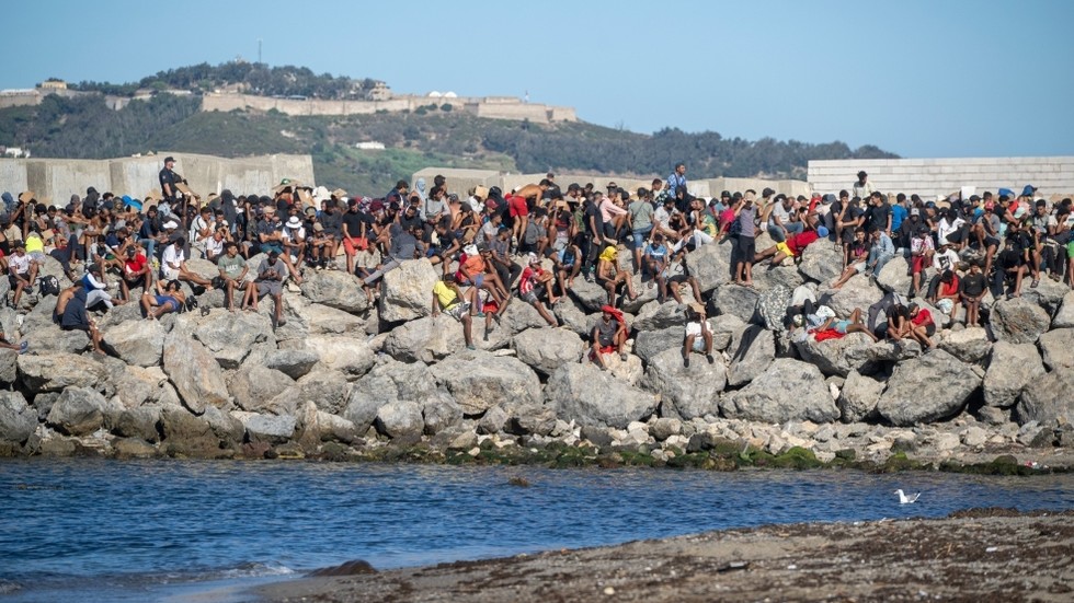 Španielsky región žiada odpovede po tom, čo migranti vylodili na preplnenej pláži (VIDEÁ) Španielsky región žiada odpovede po tom, čo migranti vylodili na preplnenej pláži (VIDEÁ)