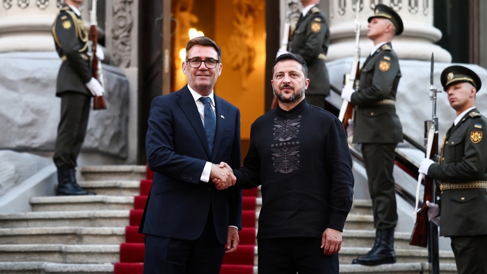 Kremeľ tvrdí, že Británia sa „zúčastňuje na ukrajinskom konflikte a zintenzívňuje ho“ Kremeľ tvrdí, že Británia sa „zúčastňuje na ukrajinskom konflikte a zintenzívňuje ho“