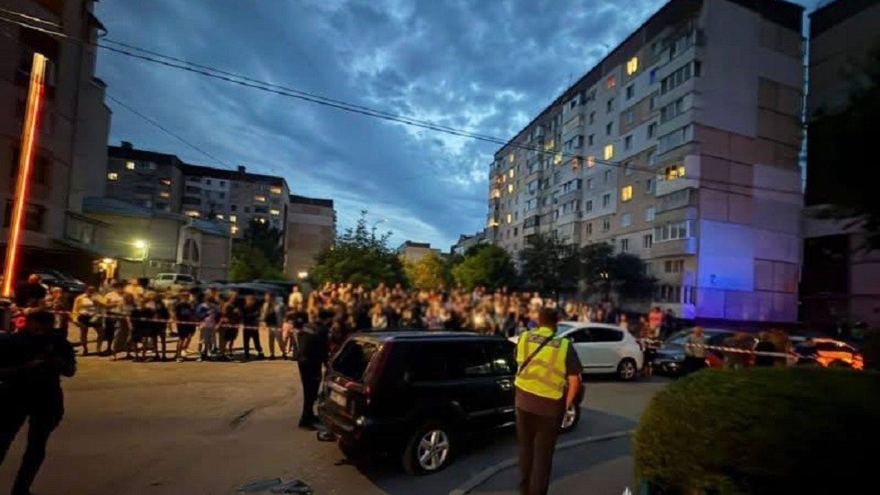 Dav na Ukrajine zničil vozidlo odvodnej čaty (VIDEÁ) Dav na Ukrajine zničil vozidlo odvodnej čaty (VIDEÁ)